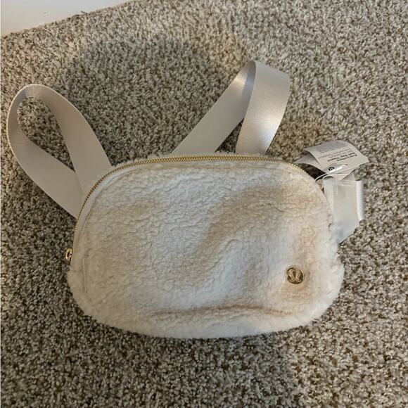 lululemon everywhere fleece belt bag NEW - Picture 1 of 4